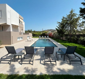 Villa Sweven, Private Pool & Stunning Sunsets , Near the Beach